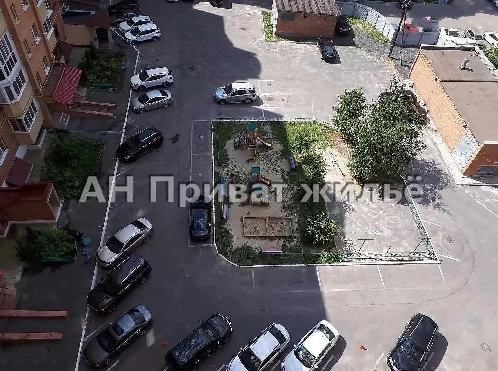 Квартира · 4+ кімнати — Центр