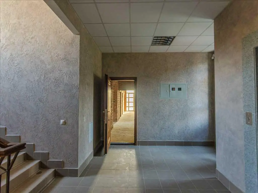 Квартира · 4+ кімнати