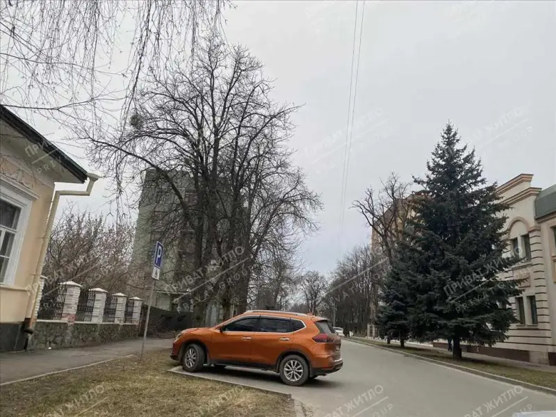 Зверніть увагу!Така ділянка в наш час - це велика рідкість!Розміщена на першій лінії біля парку Перемоги.Загальна площа 13 соток.Рівний рельєф, правильна форма.Призначення - для будівництва та обслуговування будівель громадських та релігійних організацій.Хочете прибутковий бізнес - розмістіть його в правильному місці!Телефонуйте та домовляйтеся на показ!