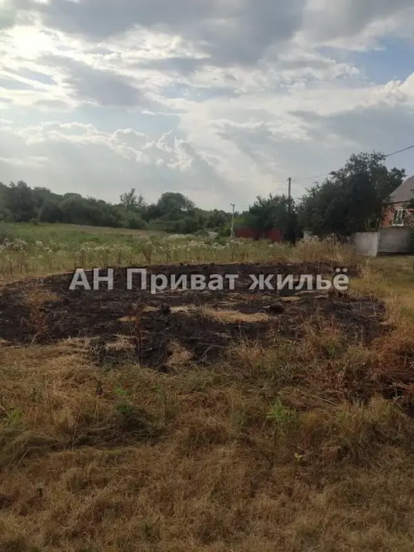 Отличный участок для постройки дома вашей мечты!* 15 соток, прямоугольная форма, ровный.* &nbsp;Вода, газ, электичество - по улице.* Остановка транспорта, школа, детский сад, магазины - в пешей доступности.За детальной информацией звоните!