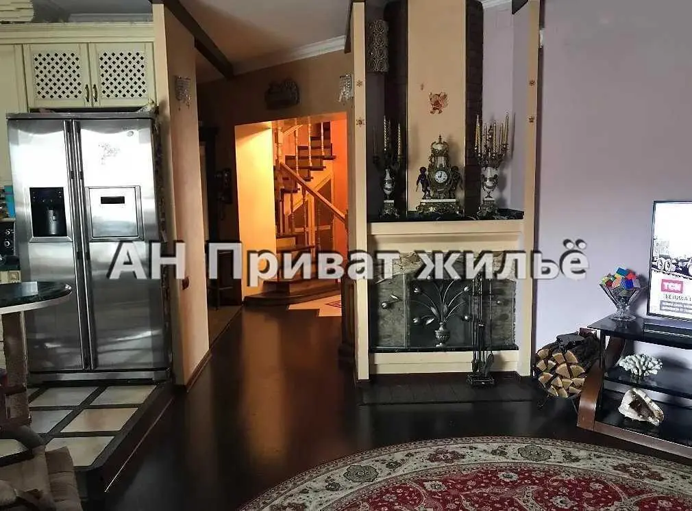 Квартира · 4+ кімнати