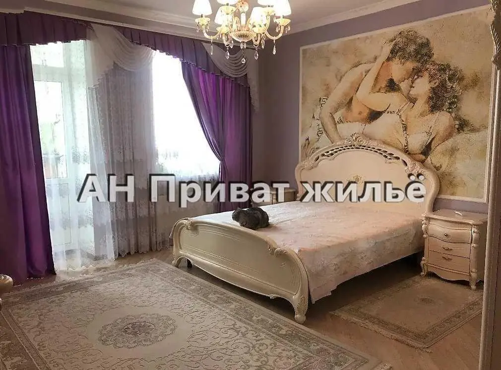 Квартира · 4+ кімнати