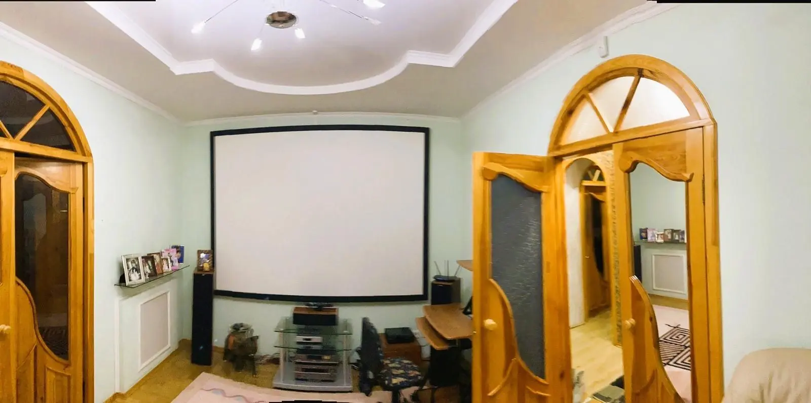 Квартира · 4+ кімнати