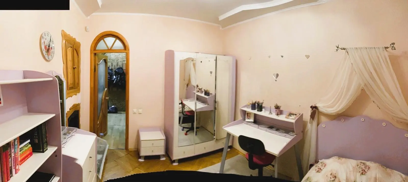 Квартира · 4+ кімнати