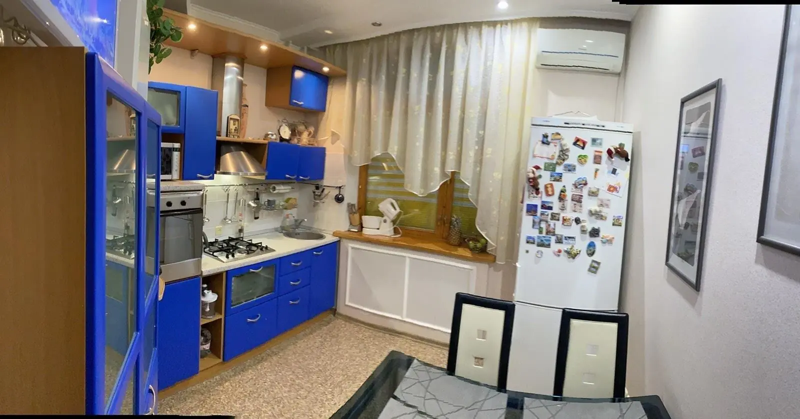 Квартира · 4+ кімнати — Центр