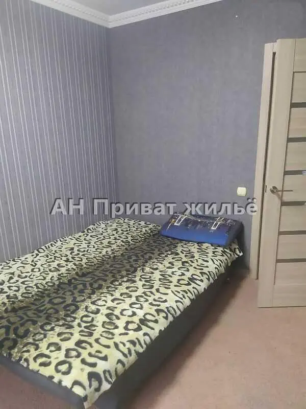 Квартира · 4+ кімнати