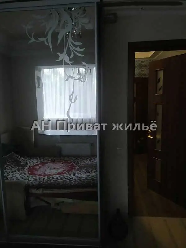 Квартира · 4+ кімнати