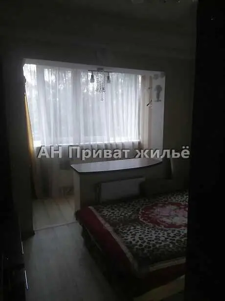 Квартира · 4+ кімнати