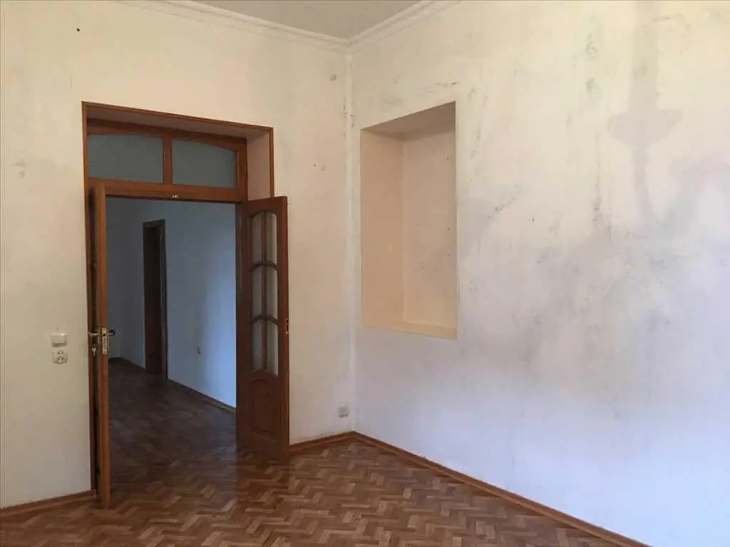 Квартира · 3 кімнати — Центр
