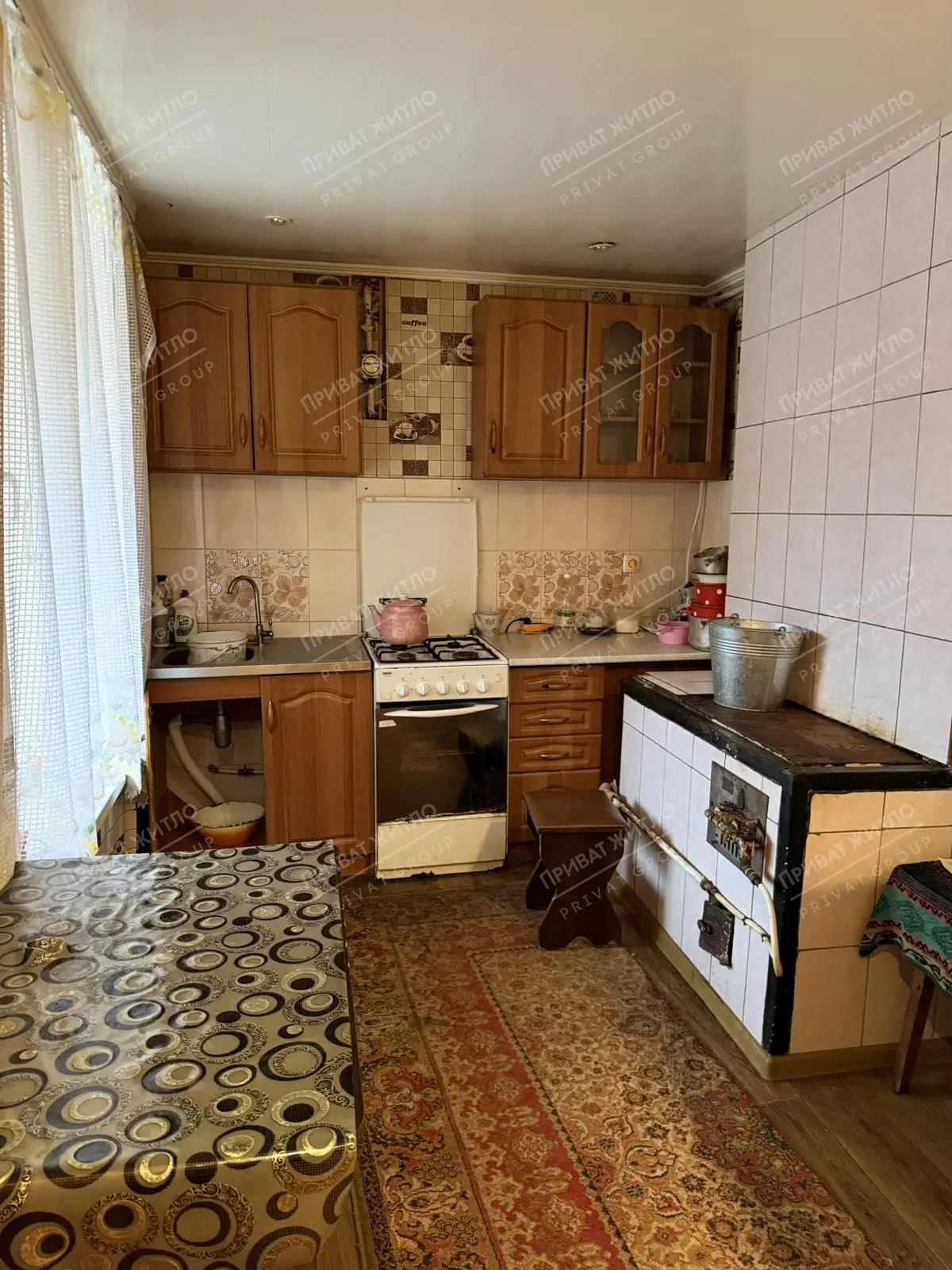 У продажу квартира в приватному секторіЗагальна площа — 60 кв. м: ідеальний баланс між простором для життя та економією на опаленні;Житловий стан: можна одразу заїжджати та жити без жодного дискомфорту;4 сотки землі: ваша ділянка завжди буде доглянутою та охайною;Є сарай та льох: увесь інструмент та консервація будуть у повному порядку (льох можна переобладнати під гараж).Земля приватизована, кадастровий номер у наявності!Телефонуйте, переглядайте, купуйте!