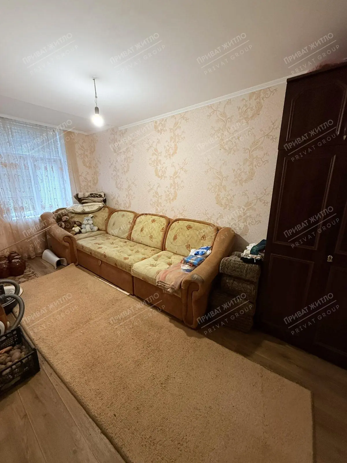 У продажу квартира в приватному секторіЗагальна площа — 60 кв. м: ідеальний баланс між простором для життя та економією на опаленні;Житловий стан: можна одразу заїжджати та жити без жодного дискомфорту;4 сотки землі: ваша ділянка завжди буде доглянутою та охайною;Є сарай та льох: увесь інструмент та консервація будуть у повному порядку (льох можна переобладнати під гараж).Земля приватизована, кадастровий номер у наявності!Телефонуйте, переглядайте, купуйте!