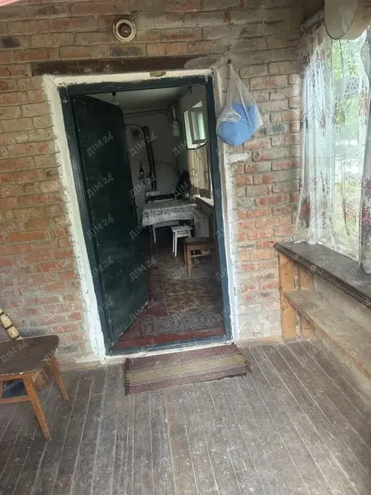 Продам будинок в с.Мильцях, 71 кв.м. Площа земельной ділянки - 15 соток. В будинку є централізоване водопостачання,газ, інтернет, зливна яма.Також є сарай та погріб. Гарне і мальовниче місце.