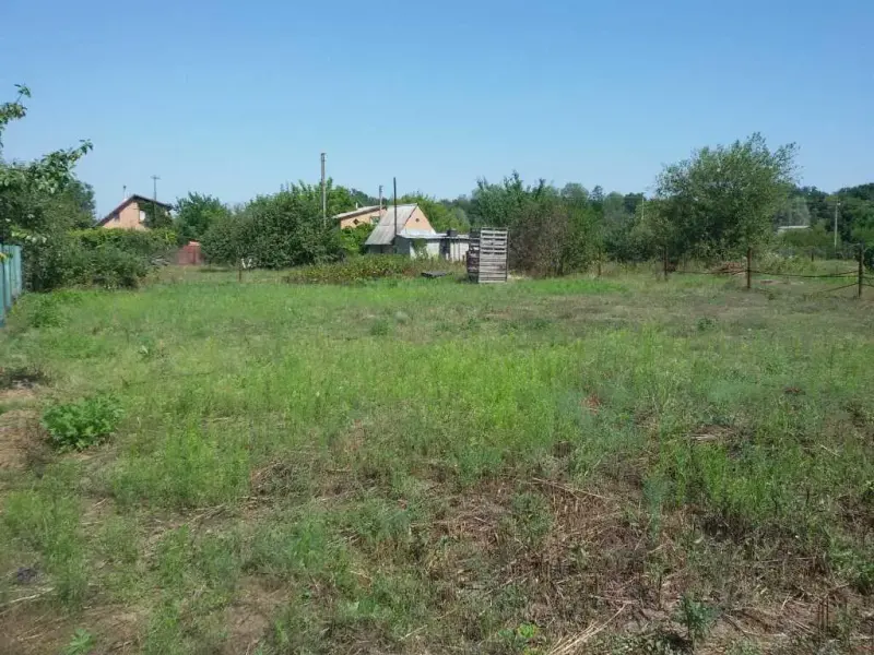 Продається приватизована земельна ділянка в дачному кооперативі* Загальна площа &nbsp;- 6 соток , ділянка правильної прямокутної форми* Є кадастроваий номер та присвоєна адреса* Поряд сосновий та змішаний ліс, до річки 700 м* Тихе затишне місце, порядні сусіди* Дачний кооператив обжитий та має відеоспостереженням* Гарне транспортне сполучення з містомТелефонуйте та записуйтесь на перегляд!
