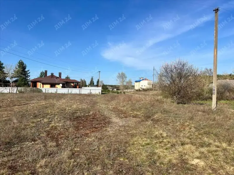 В продаж пропонуємо земельну ділянку в Микильському!Якщо Ви шукали екологічно чисту земельу ділянку - Ви її знайшли!* Загальна площа земельної ділянки 22 сотки* Цільове призначення - для будівництва та обслуговування житлового будинку* Електрика на ділянці, поряд житлові будинки * Під"їзд з асфальту 15 м по грунтовій дорозі* Земельна ділянка приватизована та має кадастровий номерТелефонуйте, відповім на додаткові питання та організую показ!