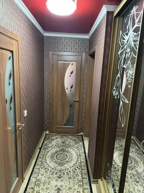 Квартира з автономним опаленням на Огнівці.Міцний та теплий цегляний будинок 2019 року забудови.Середній 6 поверх, новий ліфт.Встановлений 2 контурний котел, що заощадить кошти в опалювальний сезон.2 кондиціонера подарують комфорт в спекотні дні.Виконаний сучасний ремонт, ніхто не проживав.Встановлений відеодомофон.Нова техніка іде в подарунок новим власникам.Поряд магазини, супермаркет, аптека, зупинка транспорту.Телефонуйте та домовляйтеся на показ!