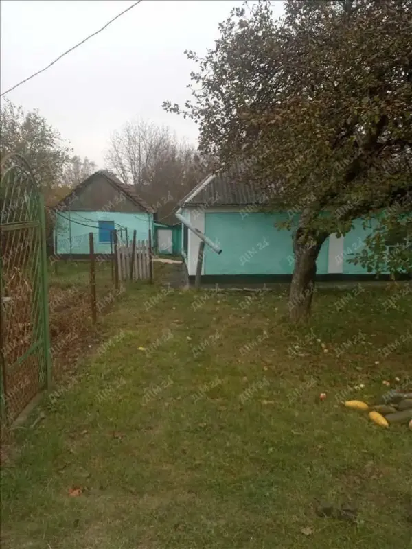 Окремий будинок в с Тахтаулове.Загальна площа 38 м2.Опалення пічне ( газ по вулиці)Електрика заведена до будинку.Вода - колодязь у дворі.Житловий стан.Велика ділянка 20 соток.Є кадасровий номер на землю та приватизація.На подвір`ї &nbsp;господарські споруди: сараї, курник, літня кухня, &nbsp;погріб.Асфальтований підїзд.Поруч зупинка транспорту.Телефонуйте та домовляйтеся на показ!