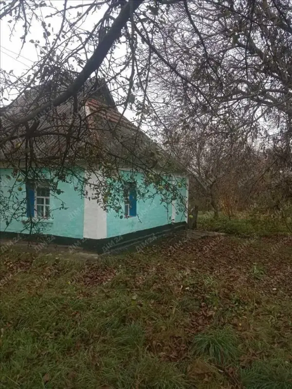 Окремий будинок в с Тахтаулове.Загальна площа 38 м2.Опалення пічне ( газ по вулиці)Електрика заведена до будинку.Вода - колодязь у дворі.Житловий стан.Велика ділянка 20 соток.Є кадасровий номер на землю та приватизація.На подвір`ї &nbsp;господарські споруди: сараї, курник, літня кухня, &nbsp;погріб.Асфальтований підїзд.Поруч зупинка транспорту.Телефонуйте та домовляйтеся на показ!