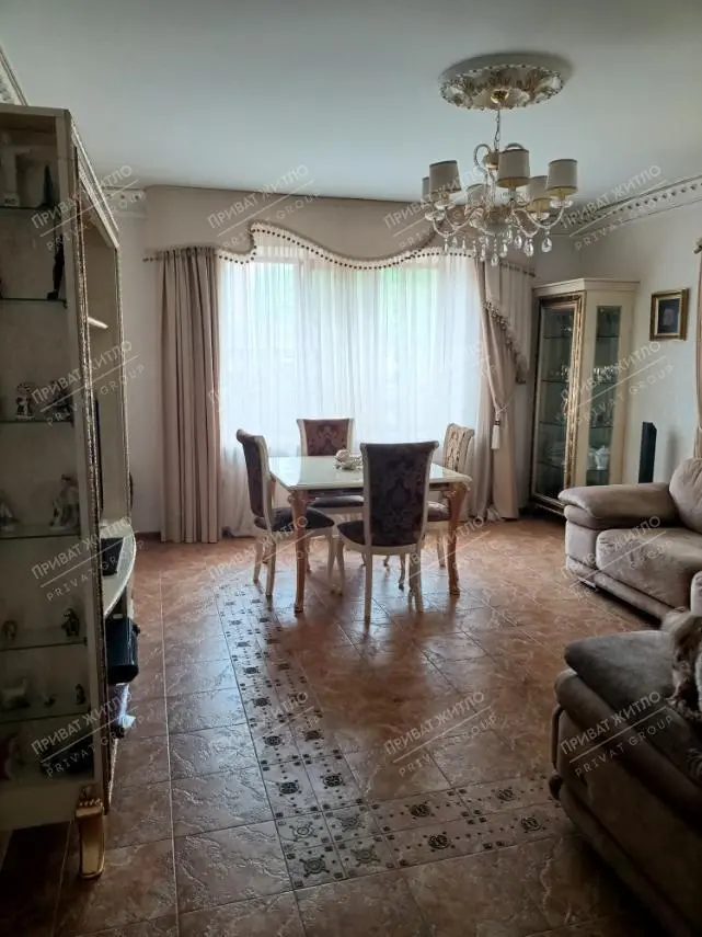 Будинок — Поділ
