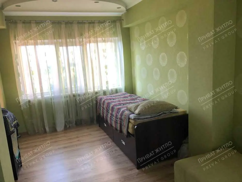 Квартира · 3 кімнати — Центр