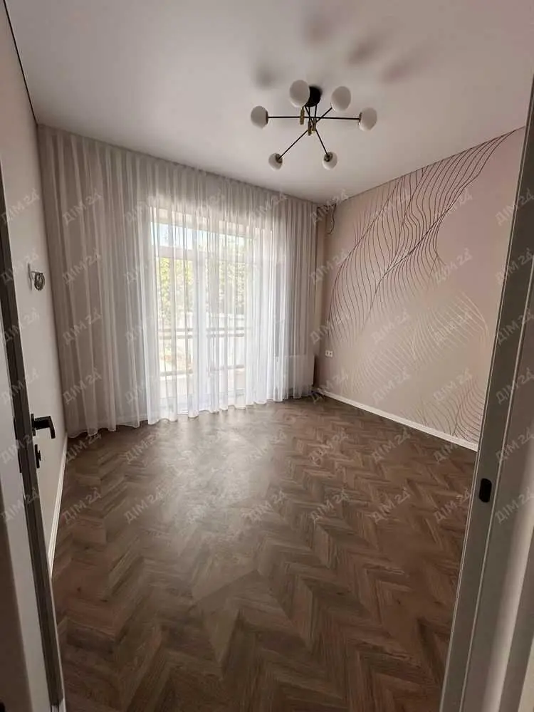 Квартира · 3 кімнати — Центр
