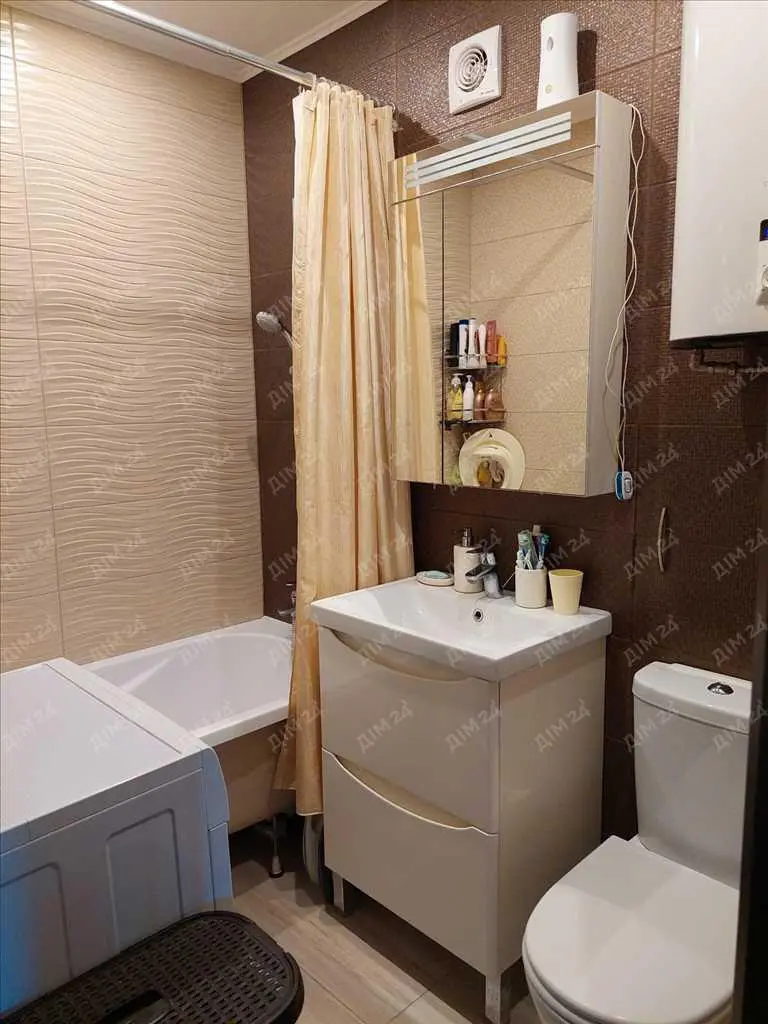 Квартира · 3 кімнати — Алмазний