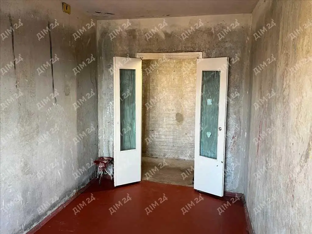 Квартира · 4+ кімнати