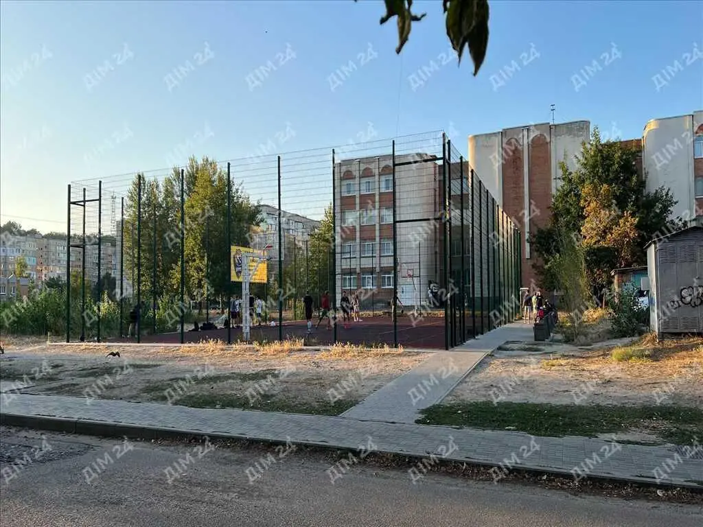 Квартира · 4+ кімнати — Левада
