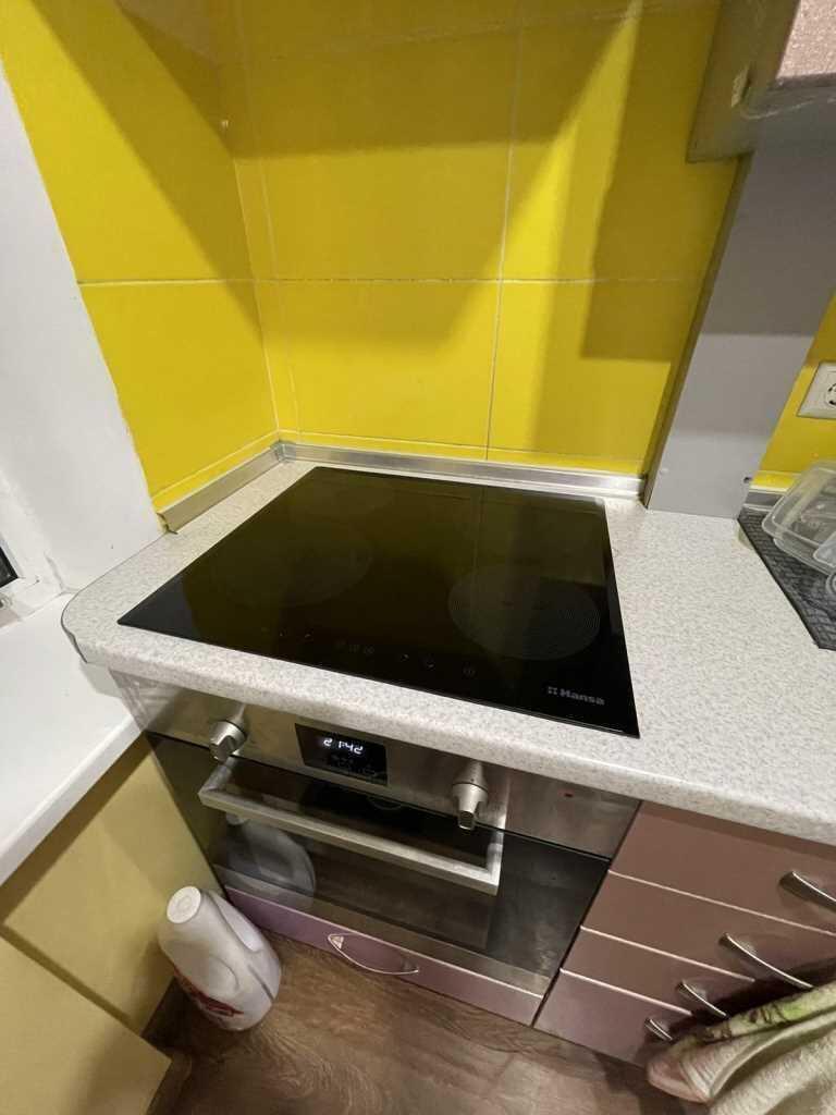 Відмінна пропозиція! Продаж однокімнатної квартири в р-ні Аграрної академії (стадіон Ворскла)* Розташована в новому цегляному будинку, дуже тепла;* Ідеальний другий поверх, у будинку сім поверхів;* Індивідуальне опалення, газовий двоконтурний котел;* Площа 51,5м2, дуже велика та комфортна кухня 14м2, кімната 18м2;* Два! балкона, величезний балкон із кімнати, і ще один їх кухні;* У квартирі виконано якісний ремонт;* Повністю укомплектована всіма меблями та технікою;* Документи готові до продажу.За додатковою інформацією звертайтесь за телефоном