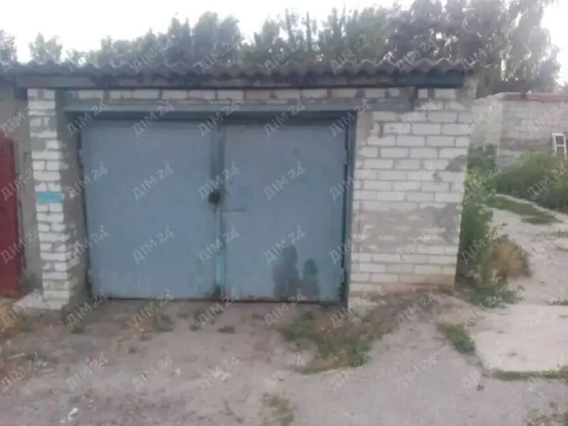 &nbsp;Продаж &nbsp;приміщення комерційного призначення під любий вид діяльності: приватна клініка, офісні приміщення, приватний дит садок, кафе тощо.* Зараз це діюче кафе загальною площею 440 кв.м* Має дві банкетних зали, облаштовану кухню, два готельних номери  (з окремими входами)* Підсобні приміщення, декілька санвузлів* Розташоване &nbsp;на огородженій &nbsp;території &nbsp;20 соток, &nbsp;яка має два в`їзди*Опалення комбіноване (твердопаливний котел, газовий котел), централізоване водопостачання та каналізація * * *Територія повністю оздоблена тротуарною плиткою , облаштована бесідка для відпочинкуТелефонуйте, домовимось про перегляд! Доречний торг!