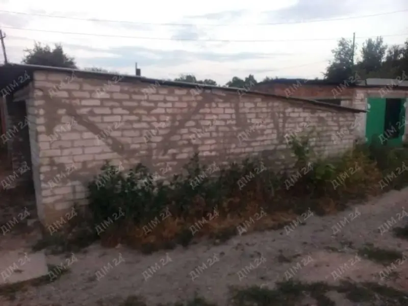 &nbsp;Продаж &nbsp;приміщення комерційного призначення під любий вид діяльності: приватна клініка, офісні приміщення, приватний дит садок, кафе тощо.* Зараз це діюче кафе загальною площею 440 кв.м* Має дві банкетних зали, облаштовану кухню, два готельних номери  (з окремими входами)* Підсобні приміщення, декілька санвузлів* Розташоване &nbsp;на огородженій &nbsp;території &nbsp;20 соток, &nbsp;яка має два в`їзди*Опалення комбіноване (твердопаливний котел, газовий котел), централізоване водопостачання та каналізація * * *Територія повністю оздоблена тротуарною плиткою , облаштована бесідка для відпочинкуТелефонуйте, домовимось про перегляд! Доречний торг!