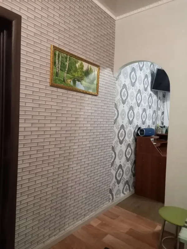 Продаються затишні та охайні кімнати з власними зручностями у спокійному районі міста.Комфортні умови для проживанняСвітлі та теплі кімнатиВласні зручностіХороше розташування та зручна транспортна розв’язкаЧудовий варіант як для власного проживання, так і для інвестиції під оренду.Монастирська гораДеталі за телефоном або в приватні повідомлення.