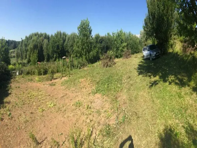 Продається земельна ділянка по вул. Шилівська * Загальна площа - 10 соток;* Цільове призначення - землі житлової та громадської забудови;* Велика площа ділянки дозволить побудувати житловий або дачний будинок;* Земельна ділянка знаходиться на невеликому схилі біля озера;* Комунікації: електрика та газ проходить по вулиці;* Грунтовий під"їзд, гарне розташування - неподалік знаходиться центральна вулиця міста.Якщо вас зацікавила пропозиція ділянки в цій місцевості, звертайтеся за телефоном.