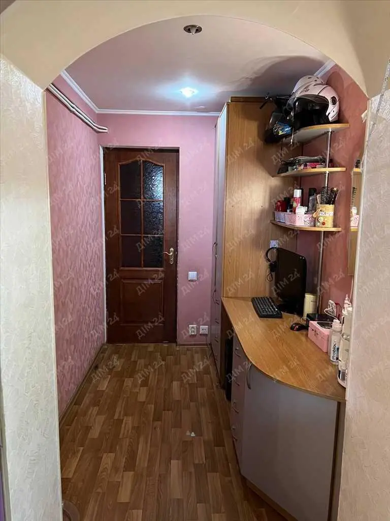 Квартира · 4+ кімнати — Центр