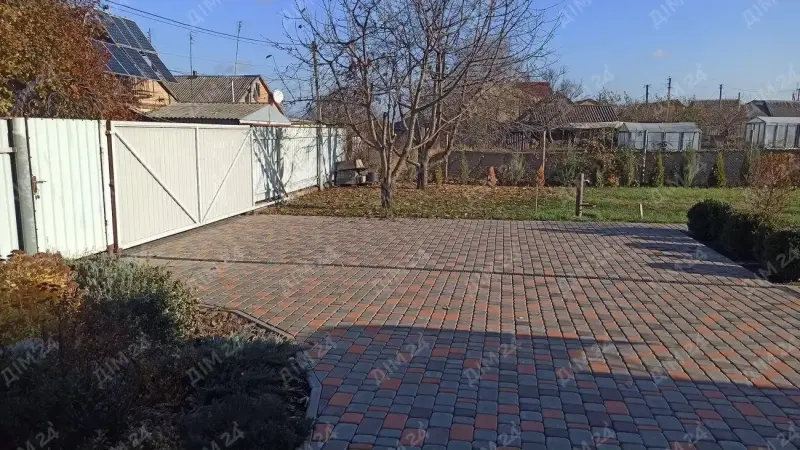 Пропонуємо у продаж будинок в районному центрі Машівка, від Полтави за 35 км* Загальна площа 54 кв.м* Дві кімнати, та кухня. В одній кімнаті є погріб.* Будинок ракушняк обкладений цеглою, теплий в зимку та прохолодний влітку* По кумунікаціям - в будинок заведено світло, газопостачання, централізоване водопостачання. Є колодязь* Земельна ділянка 25 соток приватизована. * Територія огороджена сіткою-рабіцею, хвірточку та ворота потрібно переробитиПоряд з будинком школа, магазини, зупинка транспортуТелефонуйте, відповім на додаткові питання та організую показ!