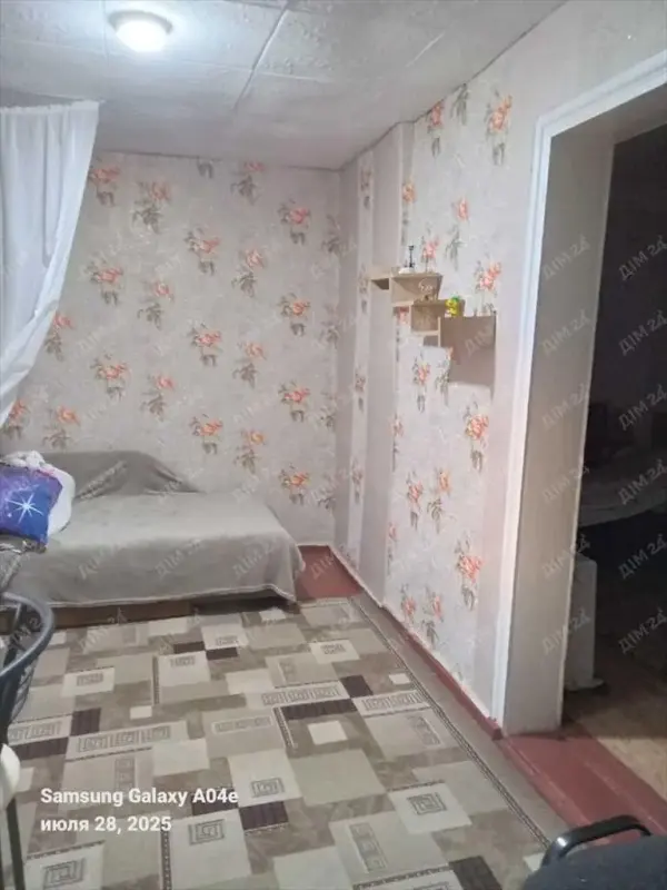 В продажу частина будинку на Балакіна.Загальна площа 20 м2, 2 кімнати.Заведений газ, свтло, центральна вода.Санвузол на вулиці.Окремий дворик, є хоз приміщення.Порд зупинка транспорту, магазин.Телефонуйте та домовляйтеся на показ!