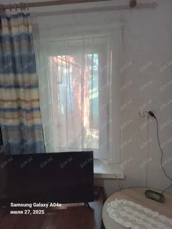 В продажу частина будинку на Балакіна.Загальна площа 20 м2, 2 кімнати.Заведений газ, свтло, центральна вода.Санвузол на вулиці.Окремий дворик, є хоз приміщення.Порд зупинка транспорту, магазин.Телефонуйте та домовляйтеся на показ!