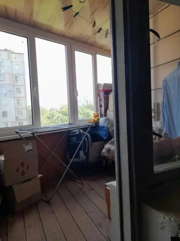 Продається простора 1-кімнатна квартира в сучасному спальному районі міста.Загальна площа — 30 м2. П`ятий поверх дев’ятиповерхового будинку — оптимальний для комфортного життя.· Стан під ремонт — ідеальна можливість створити стильний інтер’єр на власний смак· Є балкон· Зручне планування — немає прохідних зонРозвинена інфраструктура району:- Поруч супермаркети, аптеки, школи та дитсадки- До зупинки транспорту — 3 хвилини- Зелений двір, майданчик для дітей, багато місць для паркуванняЧудовий варіант під орендний бізнес або перший власний дім!Телефонуйте прямо зараз — таких пропозицій майже не лишилось!Перегляд у зручний для вас час.