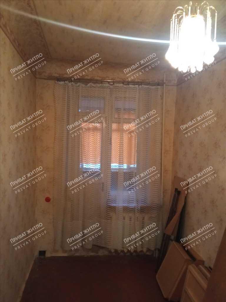 2-кімнатна квартира в центрі - це коли Корпусний сад, Соборність, ЦУМ,театр, кав`ярні та вся потрібна інфраструктура - буквально поруч пішки.45,3 м² у самому центрі Полтави - цегляний будинок, сталінка, 3/3 поверх.Дві кімнати, кухня 9 м², балкон, висока стеля 2,7 м, газова колонка.Квартира під ремонт - без компромісів із чужим дизайномІз приємного - закритий дворик.А з головного - локація, яку не треба рекламувати. Центр є центр.Під оренду - один із тих варіантів, де кращого за співвідношенням "центр + дві кімнати + ціна" ще треба пошукати.Свої пропозиції озвучуйте за вказаним номером телефону!