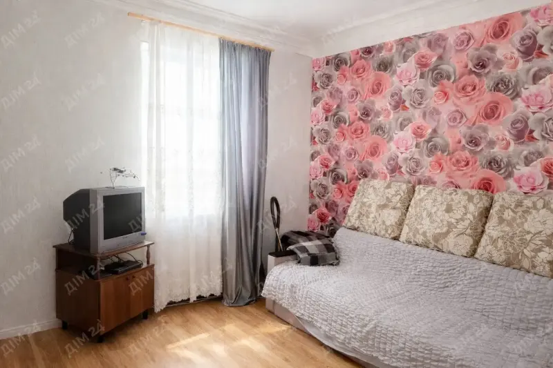 Продаж окремого будинку на Леваді.Загальна площа 80 кв.м., 4 кімнати.Усі зручності для комфортного проживання в будинку.Ділянка площею 12 соток &nbsp;має легкий підйом.В будинку не завершений ремонт, але для проживання це не критично.Опалення 2 контурний газовий котел, центральне водопостачання.Гарне розташування для окремого будинку.
