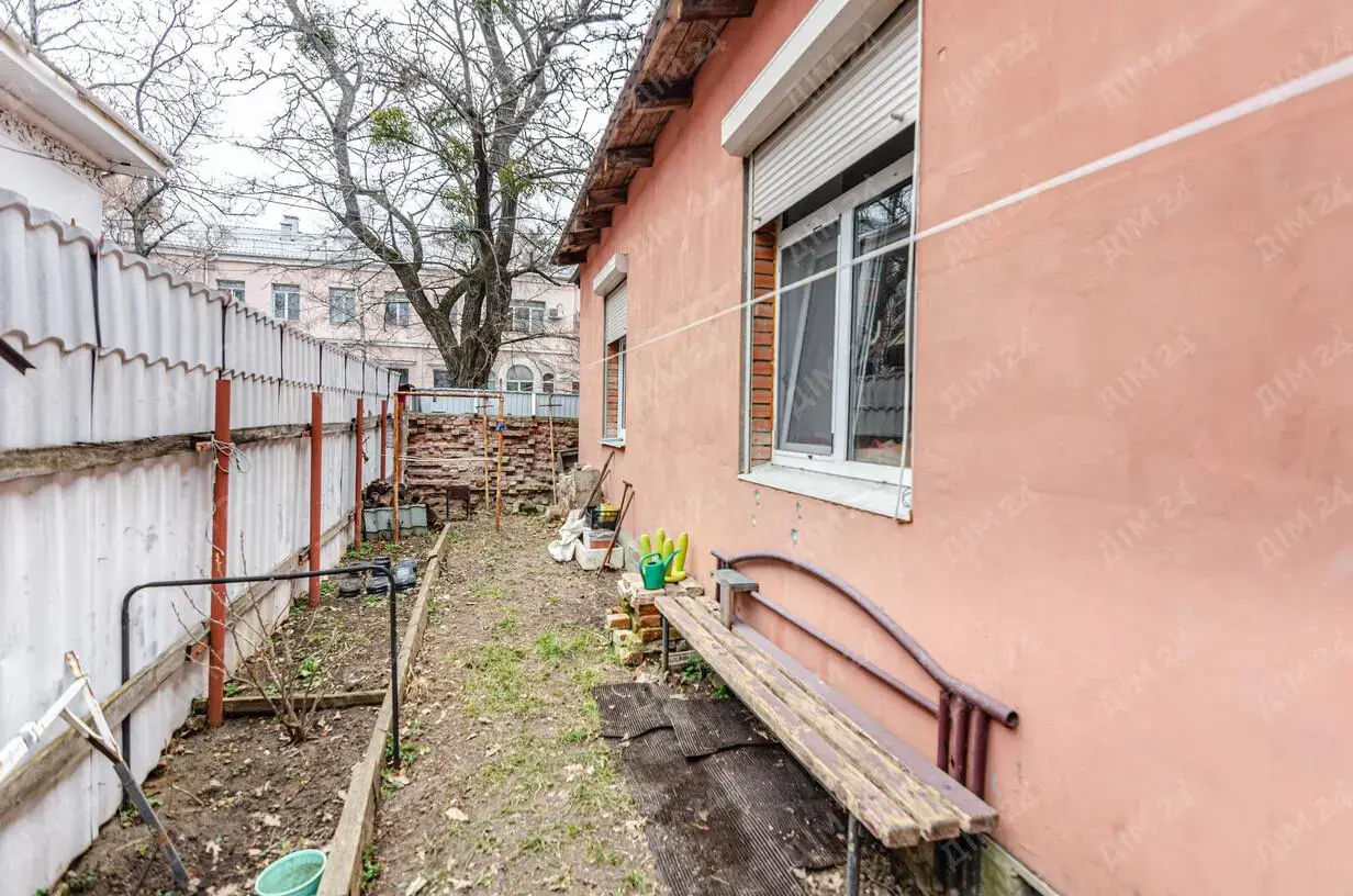 Квартира · 3 кімнати — Центр
