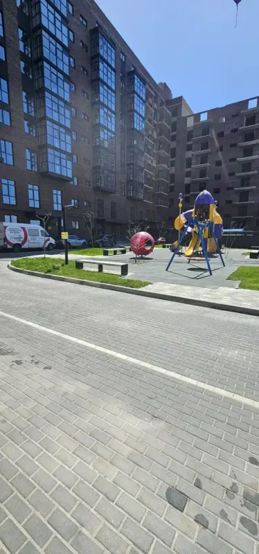 Вигідна пропозиція для життя та інвестиції – простора 3-кімнатна квартира у сучасному ЖК “Стандарт” за ціною нижче ринку на етапі будівництва.Характеристики:Площа: 78 м² Поверх: 7 з оптимальним розташуванням 3 окремі кімнати Зручне, функціональне планування Стан від забудовника Переуступка майнових прав Здача будинку: вересень 2026 Переваги:ідеально для сім’ї або під інвестицію ліквідний формат 3-кімнатної квартири можливість зробити ремонт під себе сучасний житловий комплекс із розвиненою інфраструктурою вигідні умови входу на етапі будівництва ЖК “Стандарт” – комфортне середовище для життя з перспективою зростання вартості.Телефонуйте вже зараз, щоб зафіксувати вигідну пропозицію та отримати деталі.