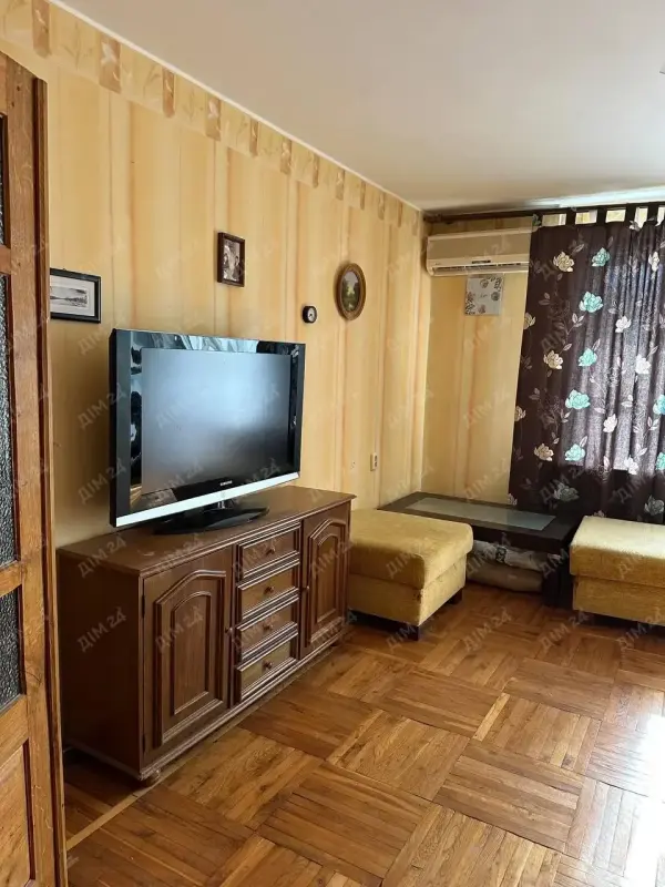 У продажу 3-кімнатна квартира покращеного планування в районі Мотель.Загальна площа — 64 м.кв.Житлова — 37 м.кв.Кухня — 8 м.кв.Усі кімнати окремі3 поверх панельного будинкуПланування зручне для сім’ї: окремі кімнати, комфортна кухня та хороший поверх.Район має всю необхідну інфраструктуру:лікарня, ринок, супермаркети, школа, дитячий садок — усе поруч.Важлива перевага — власники готові працювати по державних програмах:Є-відновленняжитловий ваучерТелефонуйте — організую перегляд у зручний час.