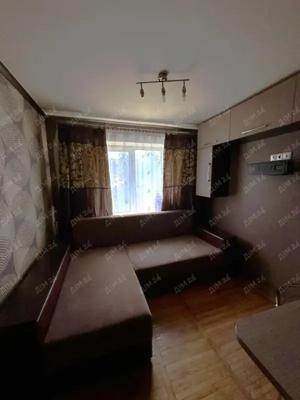 У продажу 3-кімнатна квартира покращеного планування в районі Мотель.Загальна площа — 64 м.кв.Житлова — 37 м.кв.Кухня — 8 м.кв.Усі кімнати окремі3 поверх панельного будинкуПланування зручне для сім’ї: окремі кімнати, комфортна кухня та хороший поверх.Район має всю необхідну інфраструктуру:лікарня, ринок, супермаркети, школа, дитячий садок — усе поруч.Важлива перевага — власники готові працювати по державних програмах:Є-відновленняжитловий ваучерТелефонуйте — організую перегляд у зручний час.
