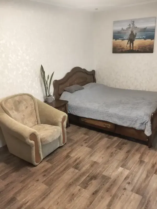 Продається двокімнатна квартира в районі Мотель. Загальна площа становить 48 м2. Кімнати окремі, що забезпечує зручне планування та приватність.Площа кухні складає 7 м2.Квартира знаходиться в житловому стані, вона охайна та придатна для заселення або подальшого косметичного ремонту. Район має чудову інфраструктуру: поруч розташовані зупинки громадського транспорту, магазини, супермаркети, школи та дитячі садки. Для отримання інформації та організації перегляду телефонуйте за вказаним номером.