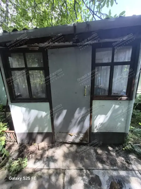 Продається затишний будинок у Малому Тростянці - чудовий варіант для комфортного проживання за містом!Загальна площа будинку - 45 м2.У будинку є все необхідне для життя:* усі комунікації та зручності* двоконтурний котел - тепло взимку та гаряча вода постійно* пластикові вікна* житловий стан * гараж для авто* літня кухня* теплиця для власного врожаюБудинок розташований у зручному місці:* поруч зупинка транспорту* асфальтований під*їзд* спокійний район для сімейного проживанняВдалий варіант для тих, хто хоче жити у власному будинку, мати господарство та водночас залишатися поруч із містом. Телефонуйте, щоб домовитися про перегляд!