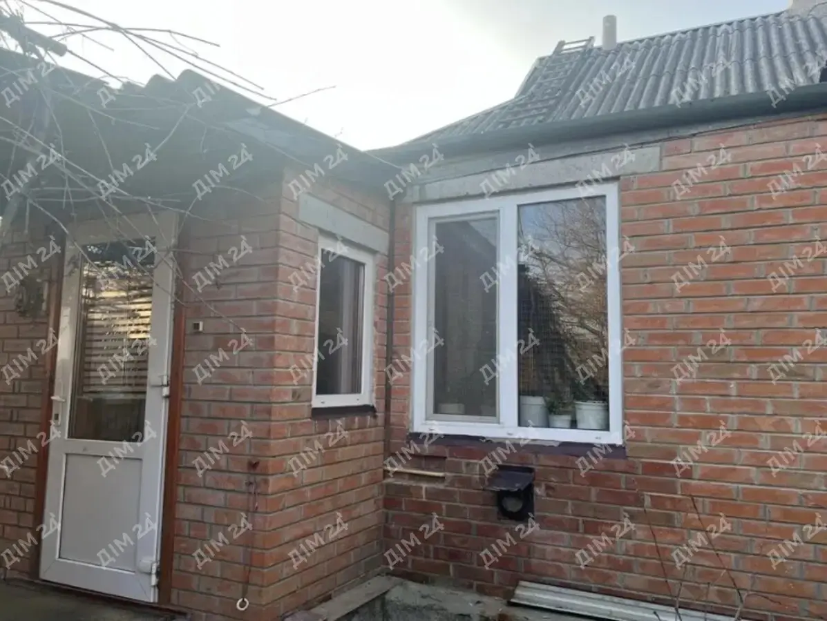 У продажу гарна частина будинку (12 км до Полтави):- загальна площа 45 м2, житловий стан- три комбіновані кімнати- зручності в наявності- свердловина 2025 року, колодязь, дві вигрібні ямиВелика земельна ділянка.В будинку все залишається.Більше інформації за телефоном.