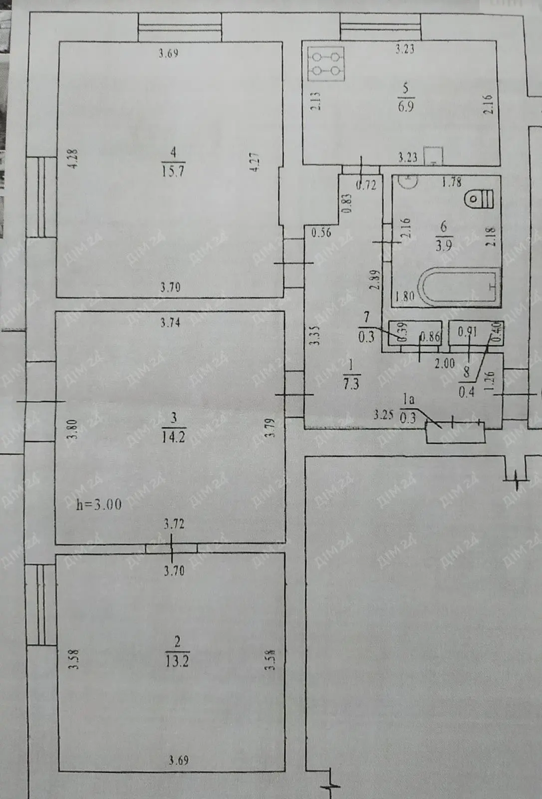 Представляю вашій увазі унікальну пропозицію у центрі міста.Знайти квартиру в подібному будинку - це велика удача! Все пронизане духом історії, атмосферою старовини та аурою мистецтва.* Тихий, затишний будинок розташований в історичному центрі м. Полтави (район кінотеатру Колос)* Квартира знаходиться на найкомфортнішому 3-му поверсі цегляного будинку.* Загальна площа 63 м2, кухня 7 м2. * Висота стель 3,2 м.* Квартира під ремонт, що дозволяє вибрати для дизайну інтер`єру улюблений стиль.Шикарне місце розташування - школа, дитячий садок, магазини, розважальні заклади, медичні заклади.У кроковій доступності чудові пам`ятки архітектури, музеї.І головна пам`ятка – це атмосфера парку, зона тиші та відпочинку, зелені та спокою.Телефонуйте і я відповім на всі питання!