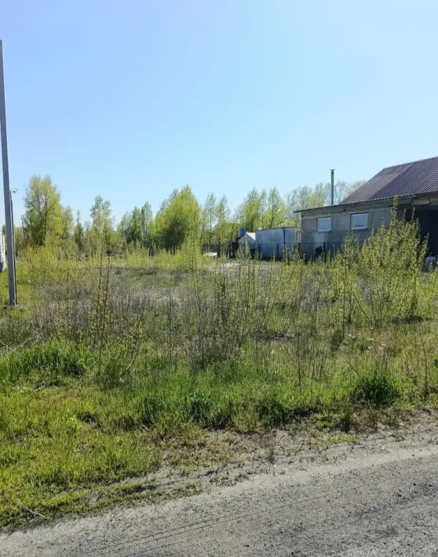 В продажу земельна ділянка в м-ні Лісок!10 соток під забудовуСвітло 15кВЗемля приватизованаПід`зд грунтовийПоруч зупинка громадського транспортуВ пішій доступності школа, садочок та лікарняЗа додатковою інформацією телефонуйте!