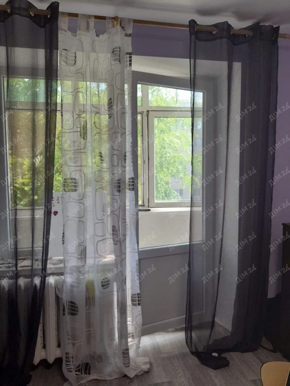Презентуємо двокімнатну квартиру в Машівці.* Загальна площа квартири 52м2;* простора кухня;* роздільне планування;* встановлені енергоощадні металопластикові вікна;* бойлер для підігріву води;* наявні лічильники &nbsp;обліку;* є кладова, гардиробна;* стан житловий. &nbsp;Відстань до м. Полтава 35км. В кілометрі від квартири є місця для відпочинку на природі та риболовлі. &nbsp;Розвинена інфраструктура, школа, лікарня, магазини, поштові відділення, ринок.  Маршрутне та зілізничне сполучення.