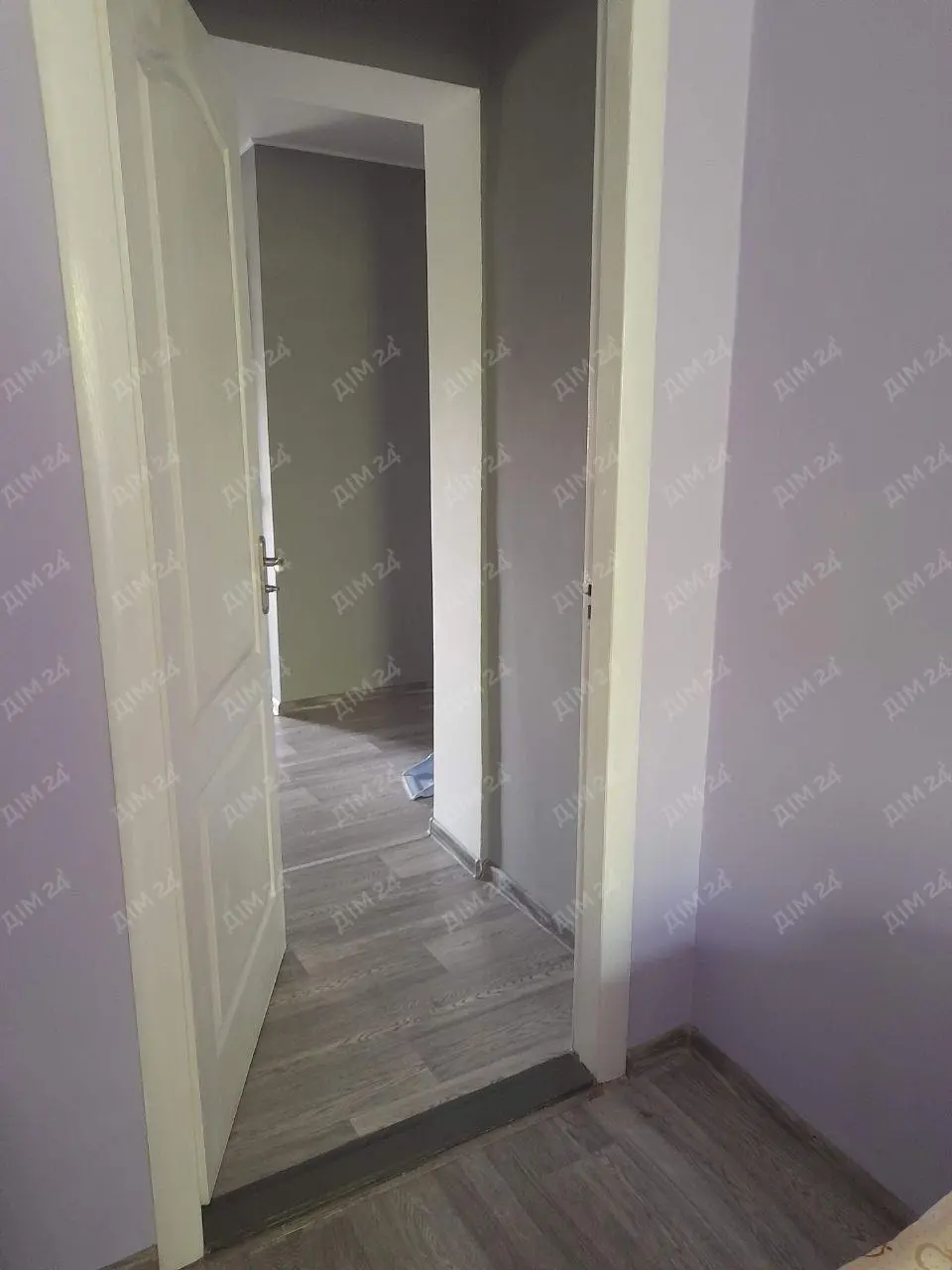 Презентуємо двокімнатну квартиру в Машівці.* Загальна площа квартири 52м2;* простора кухня;* роздільне планування;* встановлені енергоощадні металопластикові вікна;* бойлер для підігріву води;* наявні лічильники &nbsp;обліку;* є кладова, гардиробна;* стан житловий. &nbsp;Відстань до м. Полтава 35км. В кілометрі від квартири є місця для відпочинку на природі та риболовлі. &nbsp;Розвинена інфраструктура, школа, лікарня, магазини, поштові відділення, ринок.  Маршрутне та зілізничне сполучення.